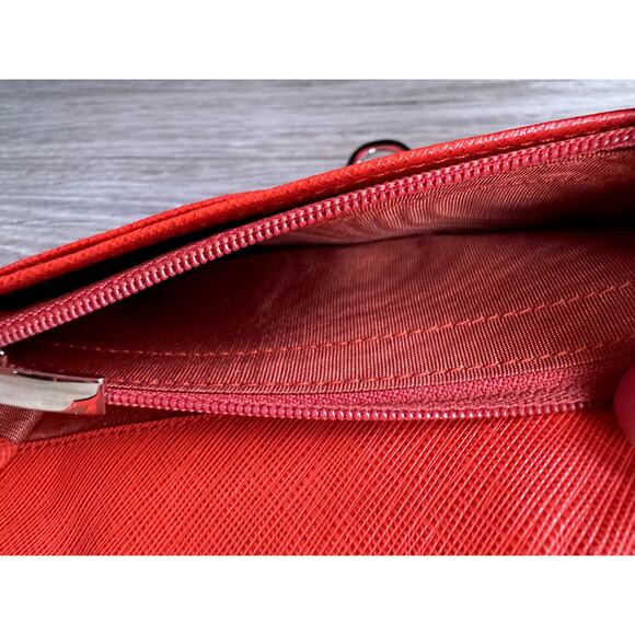 Salvatore Ferragamo Pamplona Pebble Red Leather Long Wallet - Picture 9 of 16